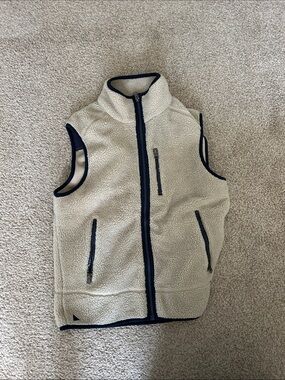 UNTUCKit Cream Sherpa Vest